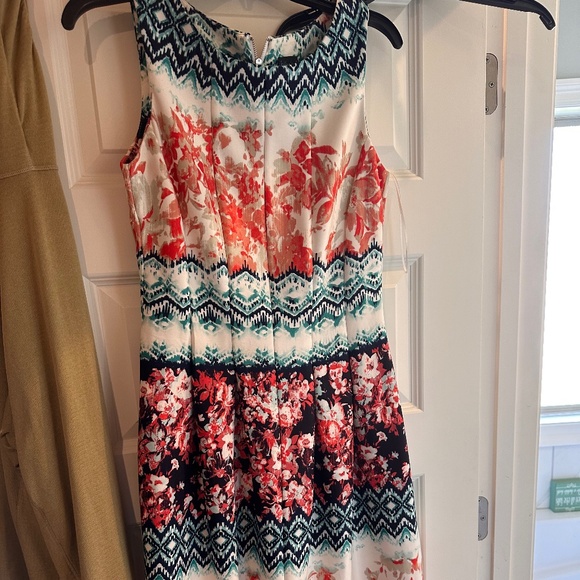 Women’s dress - Picture 1 of 1